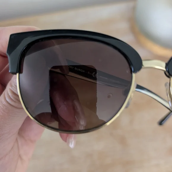Tori Burch Sunglasses - Picture 5 of 5